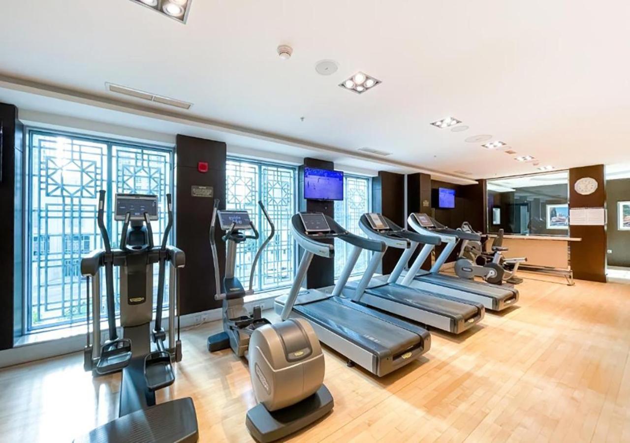 Luxurious With Stunning Burj Khalifa, Pool & Views Steps From Mall Apartment Dubai